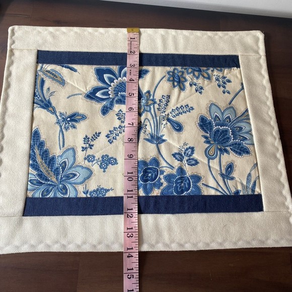 4 Two Sided Placemats Table Linens Beige Blue Floral Flowers Winter - Picture 6 of 6